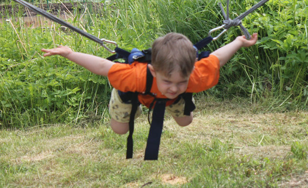 Прыгунки с возможностью летать и кувыркаться — супер средство для физического развития ребенка