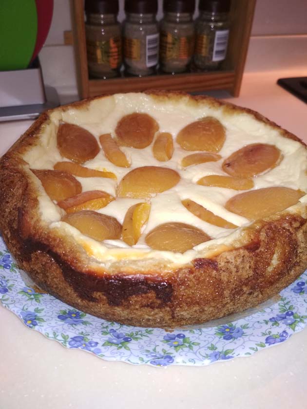 песочный пирог с творогом и абрикосами