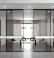 Инновационное решение для дизайна интерьера: раздвижные стеклянные стены